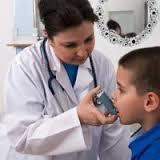 EDUCACION SANITARIA Y COSTOS EN LA ATENCION DE SALUD A NIÑOS CON BAJOS INGRESOS CON ASMA