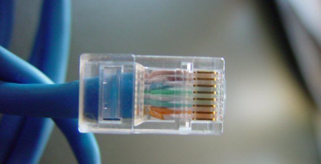 REQUISITOS PARA TENER UNA CONEXION A INTERNET (Andrea Lopez)