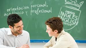 Un recorrido por los distintos enfoques y modelos de intervención psicopedagógica en orientación.