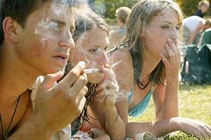 EL USO DE LAS DROGAS EN LA ADOLESENCIA