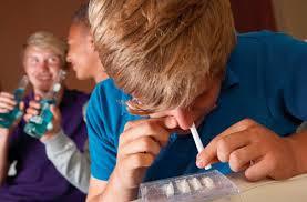 EL USO DE LAS DROGAS EN LA ADOLESENCIA