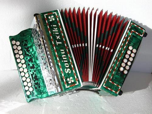 EUSKAL HERRIKO MUSIKA TRESNAK