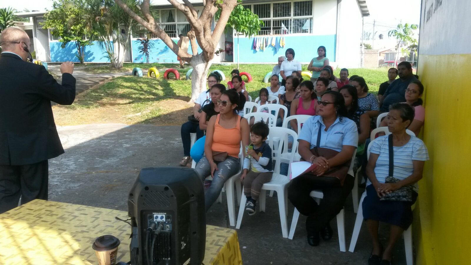 La Supervisión Escolar promueve los valores universales en la escuela.