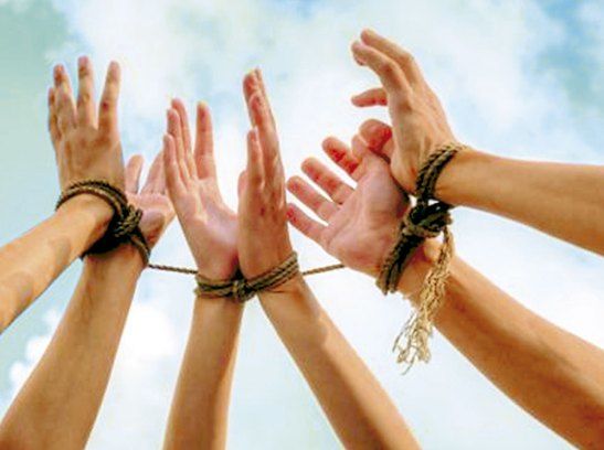 TRÁFICO HUMANO (TRATA DE BLANCAS) HERNÁNDEZ CHAVARRIA YARETH MARTÍNEZ RIVERO ZURI REYES R. ILSE