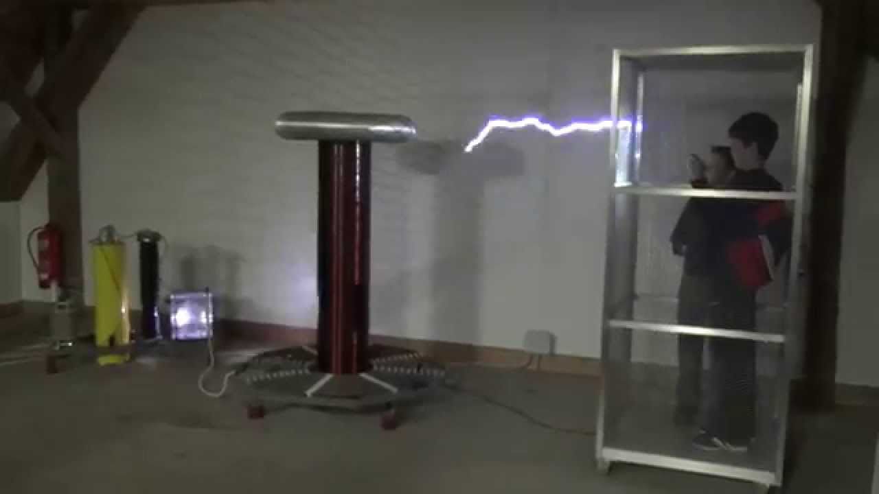 ELEKTRIČNI NABOJ