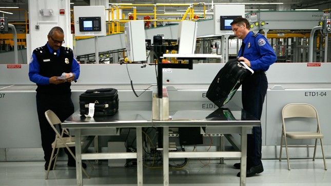 Certificacion OACI e IATA.