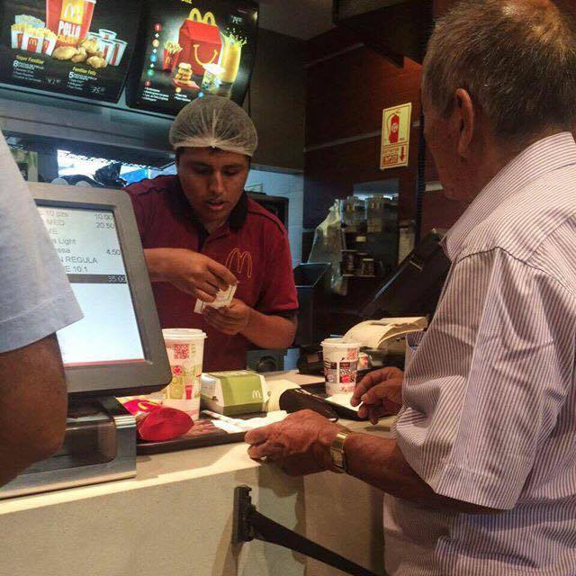 "Joven, pedí una Big Mac, no una Club House" (mensaje)