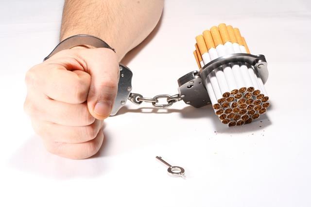 ¿Por qué las personas comienzan a fumar?