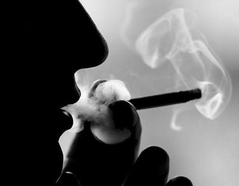 ¿Por qué las personas comienzan a fumar?