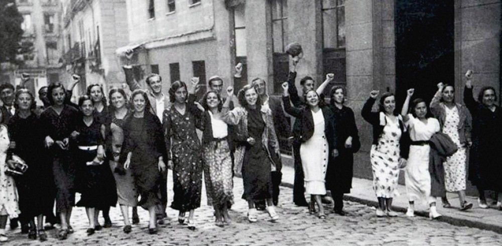 LA MUJER EN EL FRANQUISMO