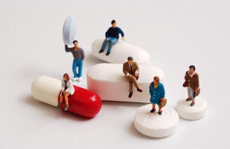 APOYO A LOS PROGRAMAS DE FARMACOVIGILANCIA TECNOVIGILANCIA Y SEGUIMIENTO FARMACOTERAPÉUTICO.
