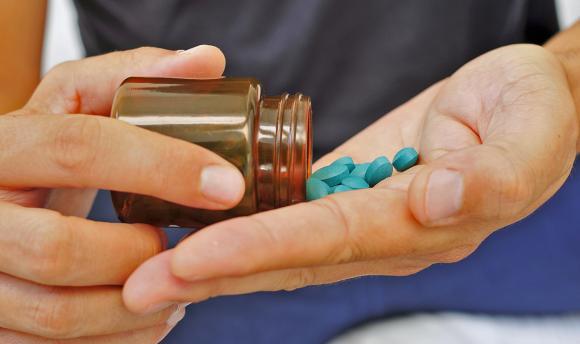 APOYO EN LOS PROGRAMAS DE FARMACO, TECNOVIGILANCIA Y SEGUIMIENTO FARMACOTERAPEUTICO