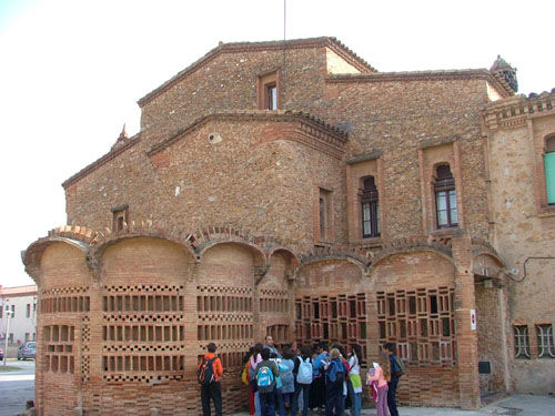 4. DE VUELTA AL CASO… LAS TIC Y LAS TAC EN EL CEIP COLÒNIA GÜELL