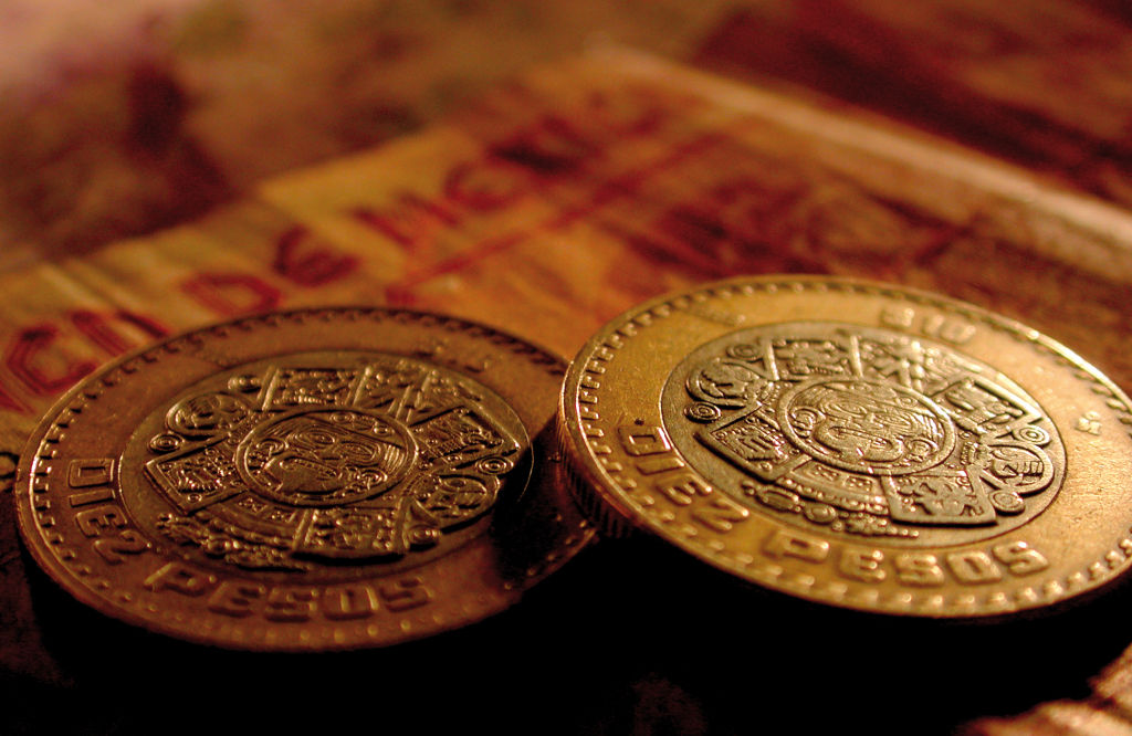 TRES TEORIAS ECONOMICAS EN MEXICO