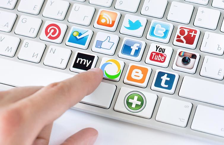 Vivir en la Sociedad de la Información Orden global y dimensiones locales en el universo digital.
