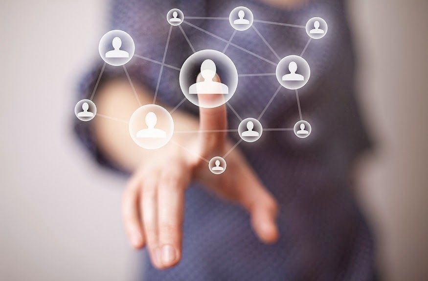 Vivir en la Sociedad de la Información Orden global y dimensiones locales en el universo digital.