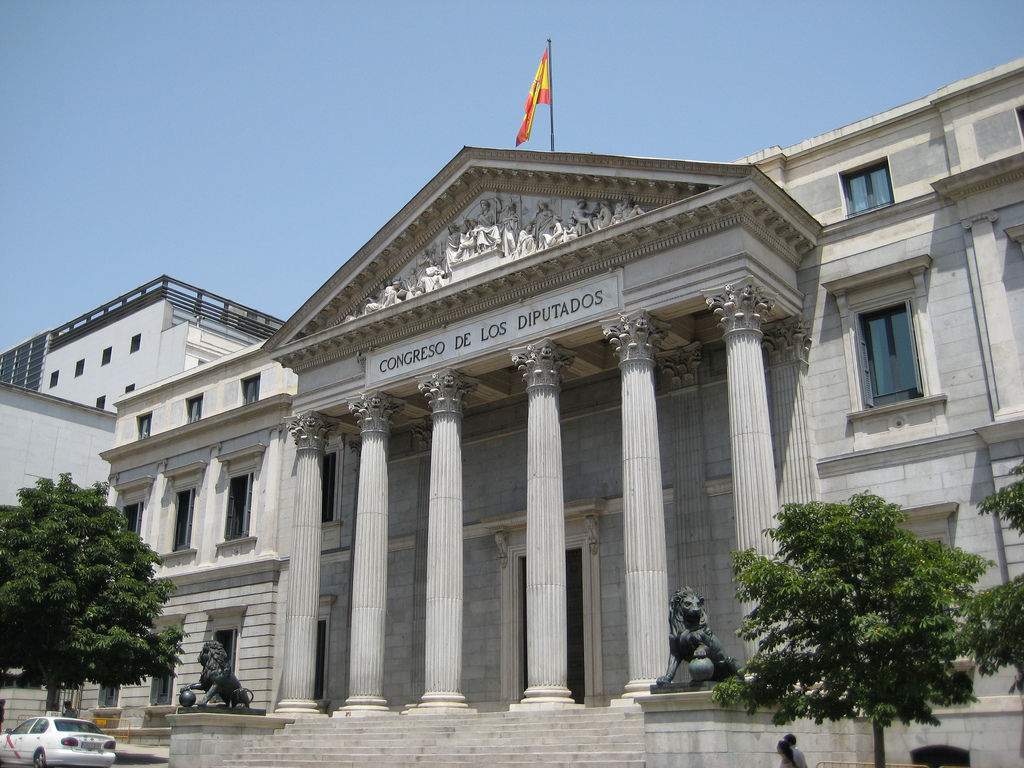 INTITUCIÓN DE ESPAÑA DE (CRISTINA Y LUCIA)