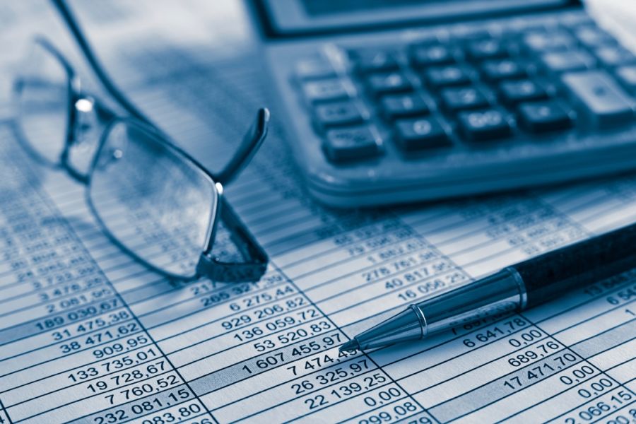 NIA 700: Formación de la opinión y emisión del informe de auditoría sobre los EFs