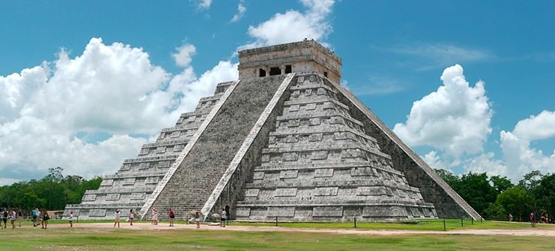 Analizas la estructuray el desarrollo econimicoy politico de la poblacion