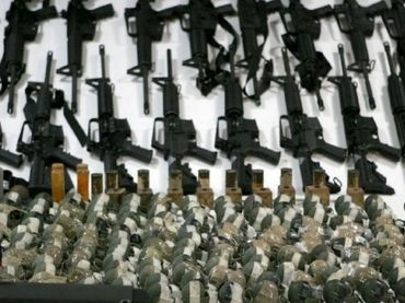 Venta ilegal de drogas y armas.
