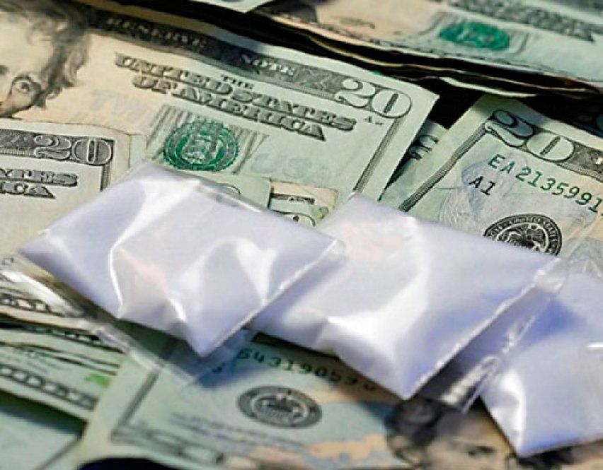 Venta ilegal de drogas y armas.