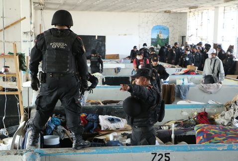 Venta ilegal de drogas y armas.
