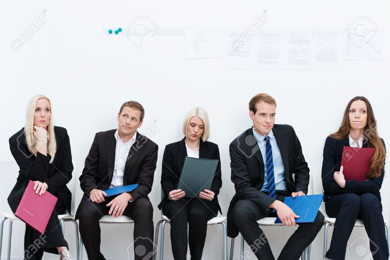 Las aportaciones de las escuelas científicas y humanísticas al proceso del empleo.
